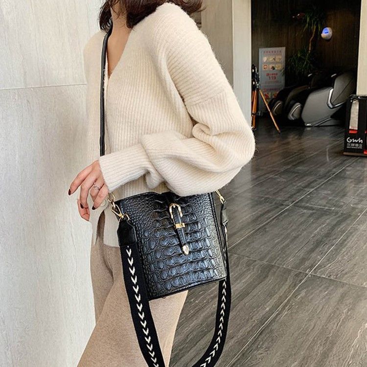 Thread Alligator Pu Rectangle Crossbody -laukut