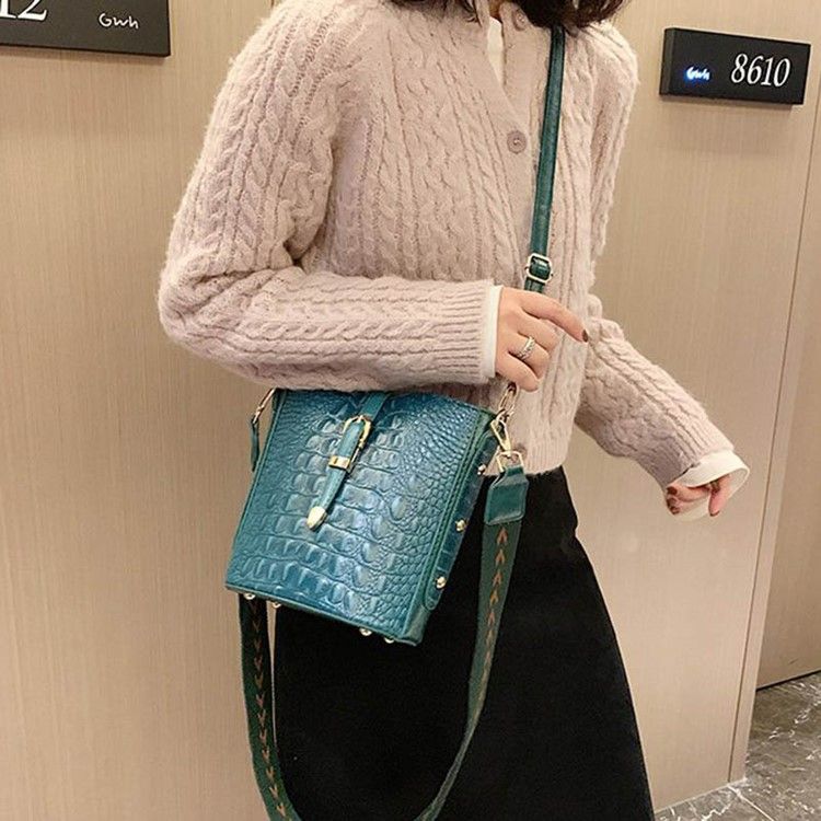 Thread Alligator Pu Rectangle Crossbody -laukut